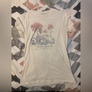 Aeropostale White Graphic T-shirt